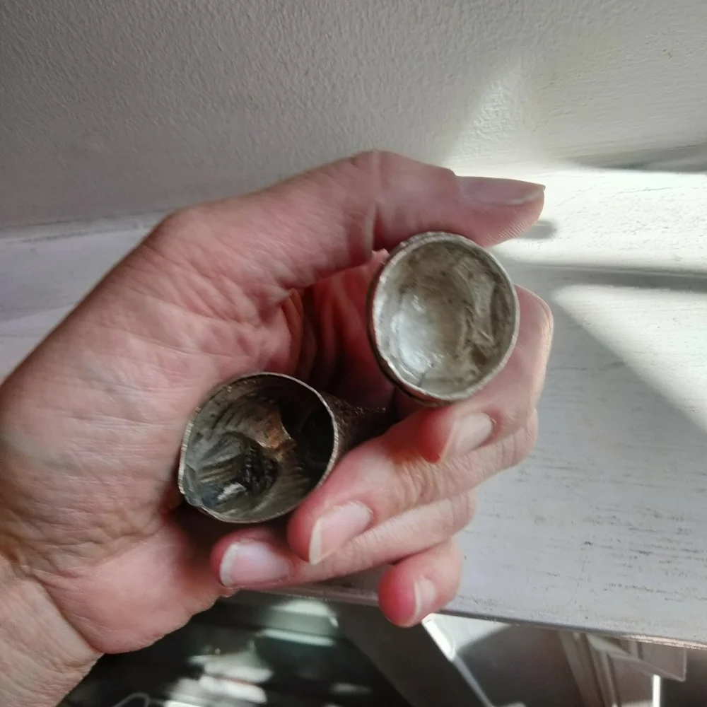 Vintage metal rooster trinket box pill box hand-made - Picture 9 of 9